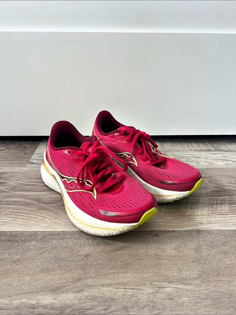 Saucony Triumph 21 Women's Athletic Shoes Pink & Yellow